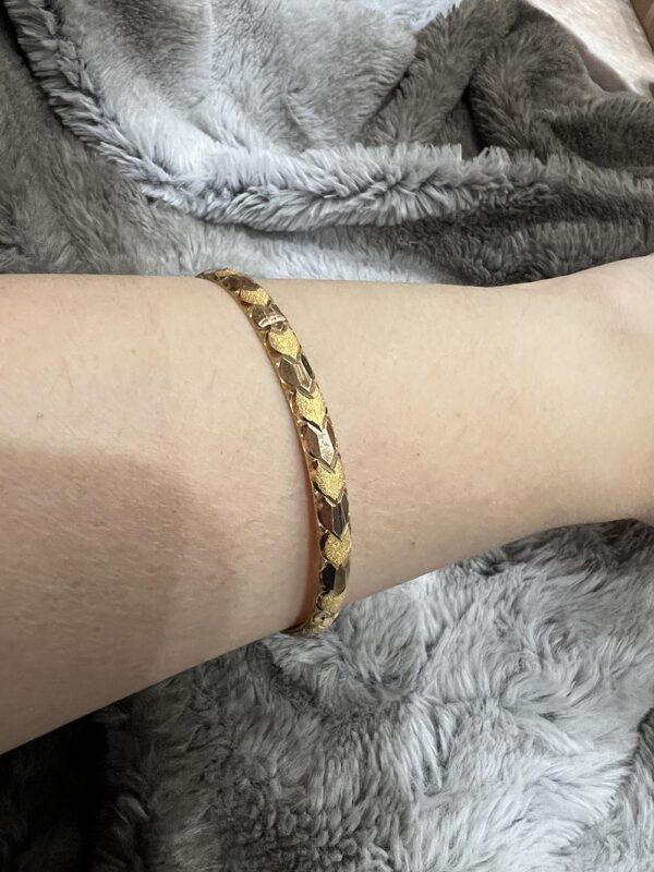 21 karat gold bangle