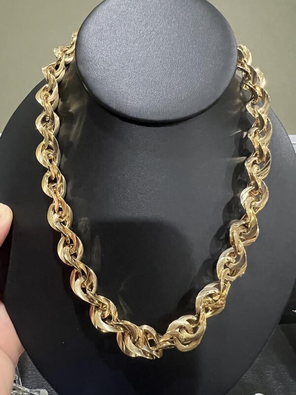 18 karat gold chain necklace