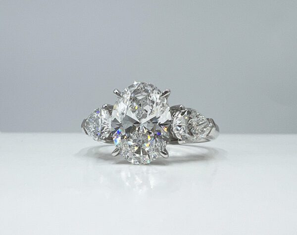Oval Three stoneLab Diamond Ring