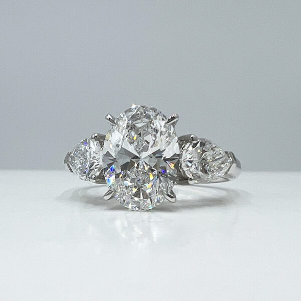 Oval Three stoneLab Diamond Ring