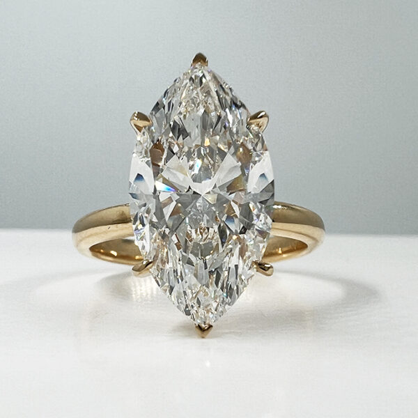 Marquise engagement ring gold in 18K yellow gold