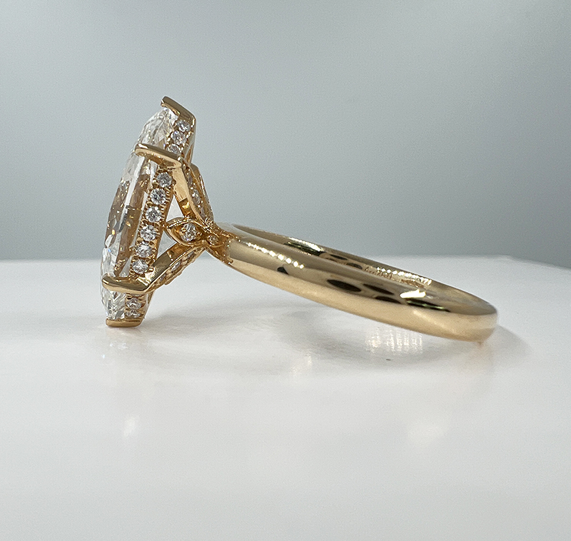 marquise-engagement-ring-gold-011