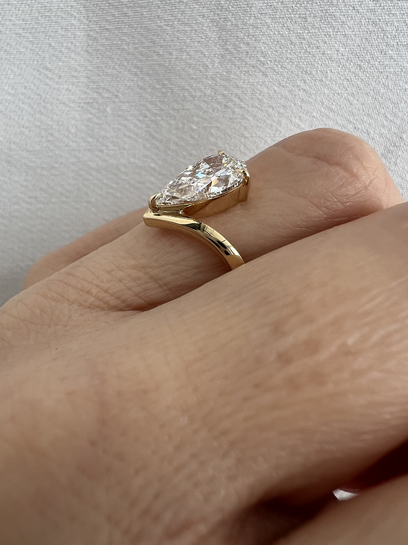 v-band-diamond-engagement-ring-012
