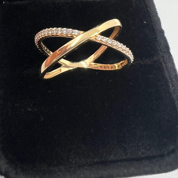 18 karat gold cross ring
