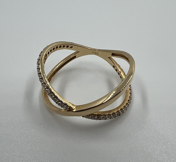 18 karat gold cross ring