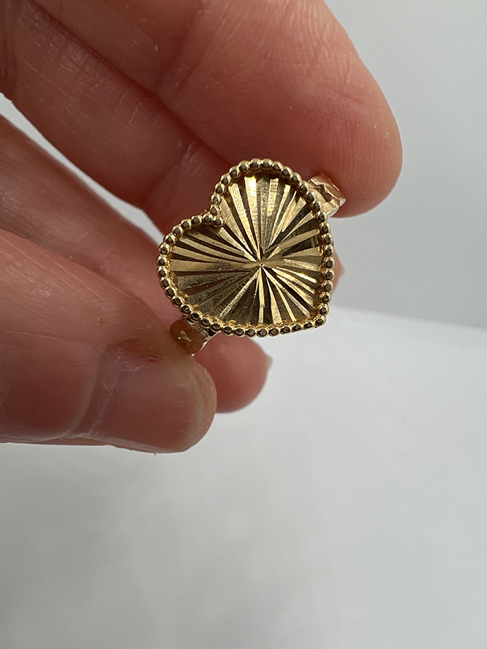 18k-gold-heart-ring-02