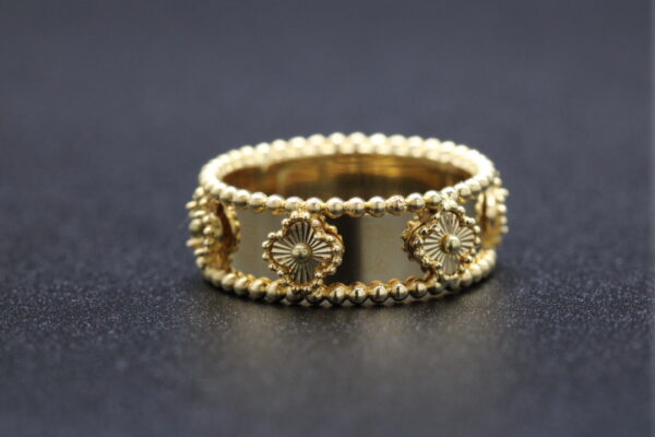 sweet clovers ring