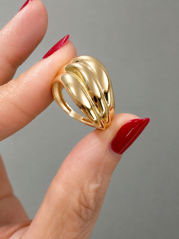 18-karat-gold-wave-ring