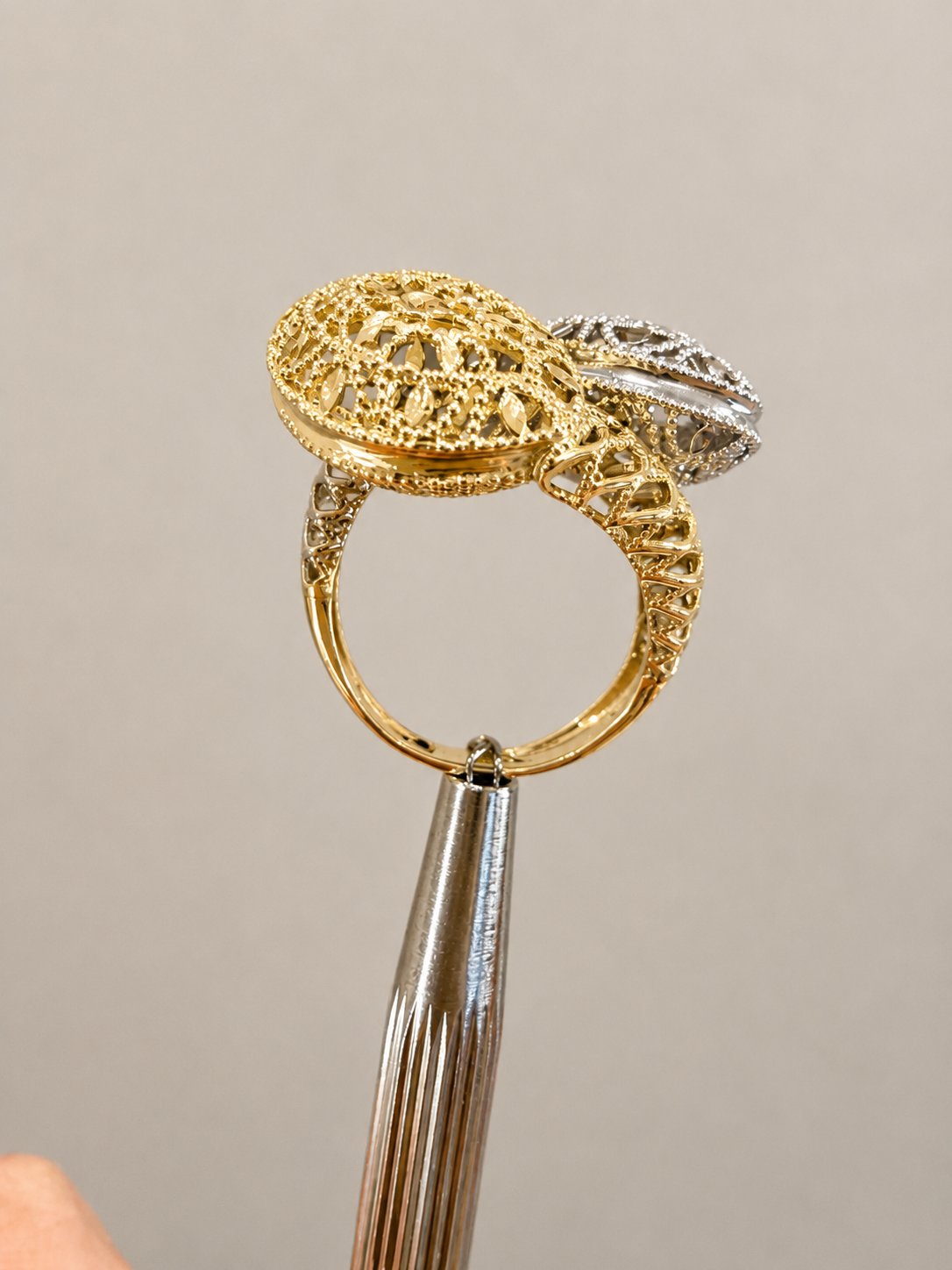 18K-two-tone-gold-filigree-statement-ring-010