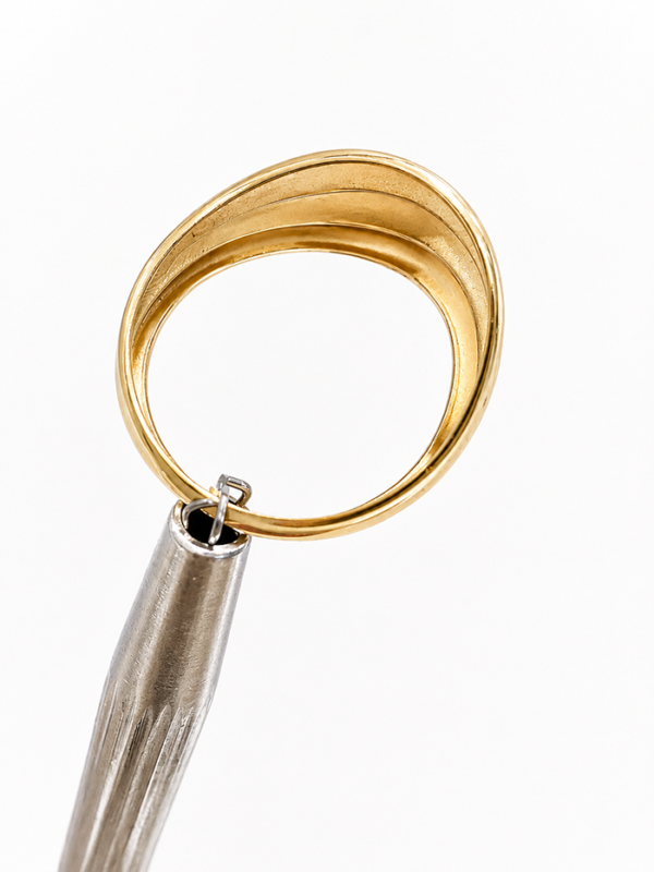 18-karat-gold-wave-ring