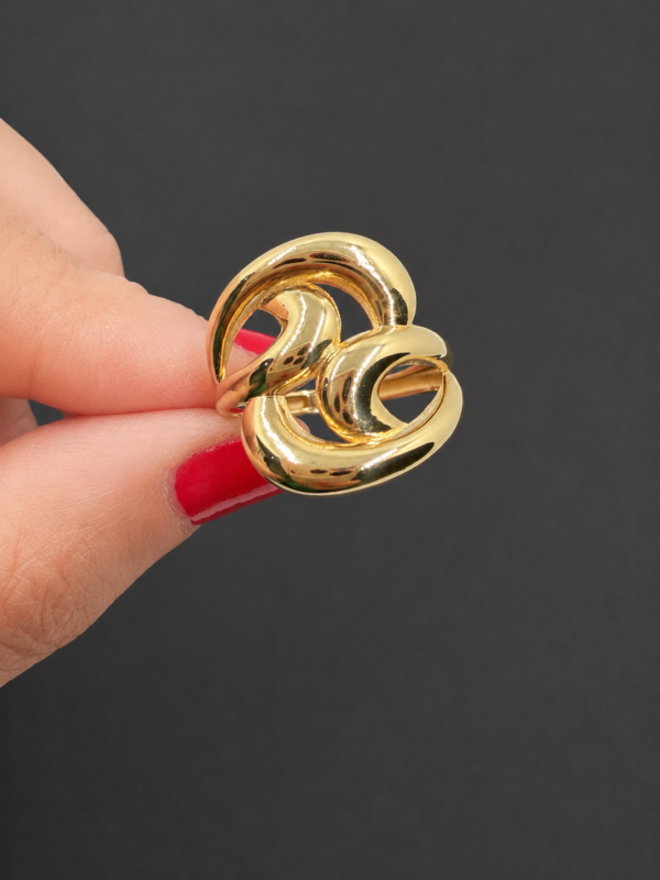 18-karat-gold-wave-ring
