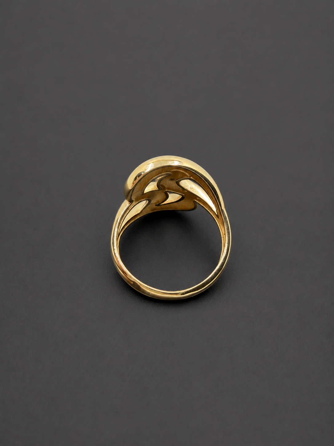 18-karat-gold-wave-ring-04