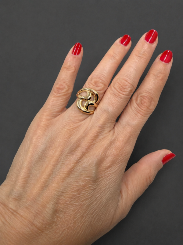18-karat-gold-wave-ring