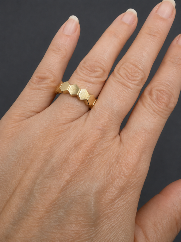 18k-gold-honeycomb-ring