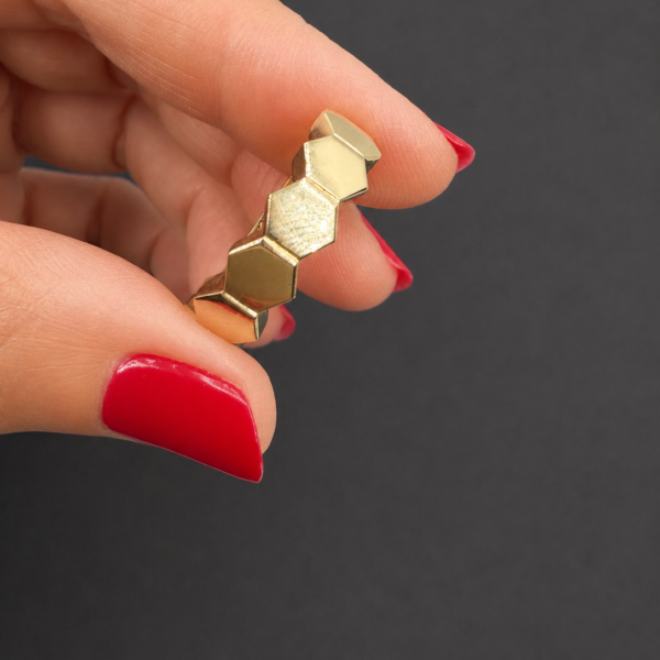 18k-gold-honeycomb-ring