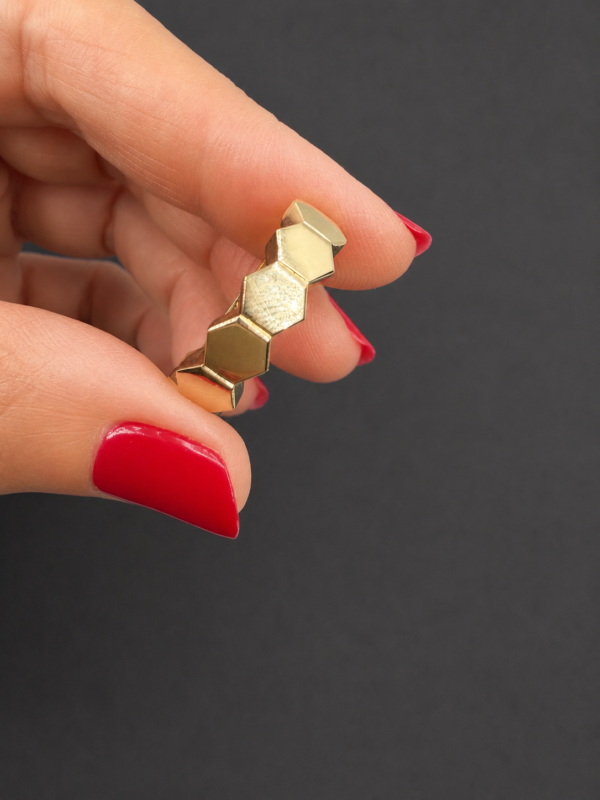 18k-gold-honeycomb-ring