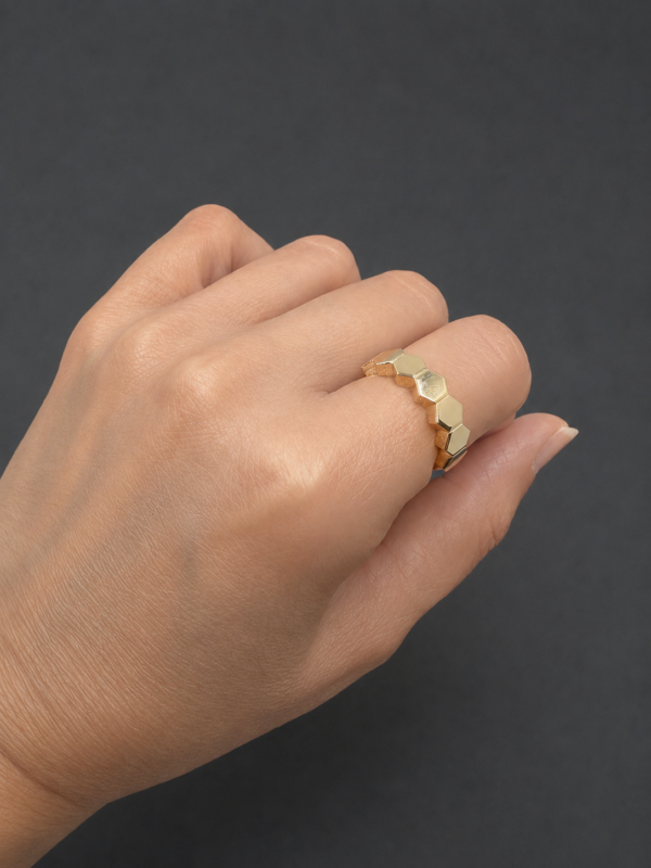 18k-gold-honeycomb-ring