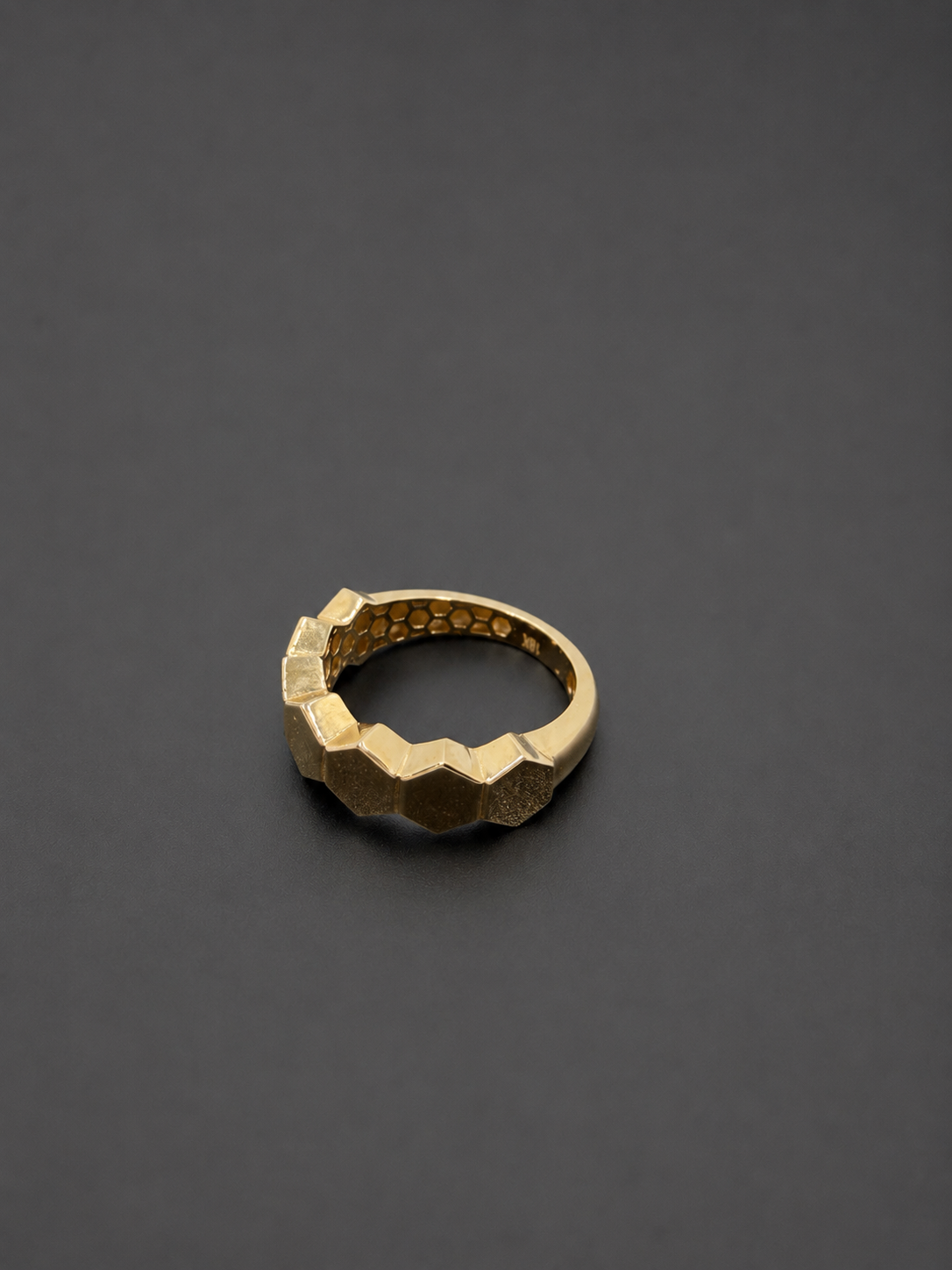 18k-gold-honeycomb-ring-05
