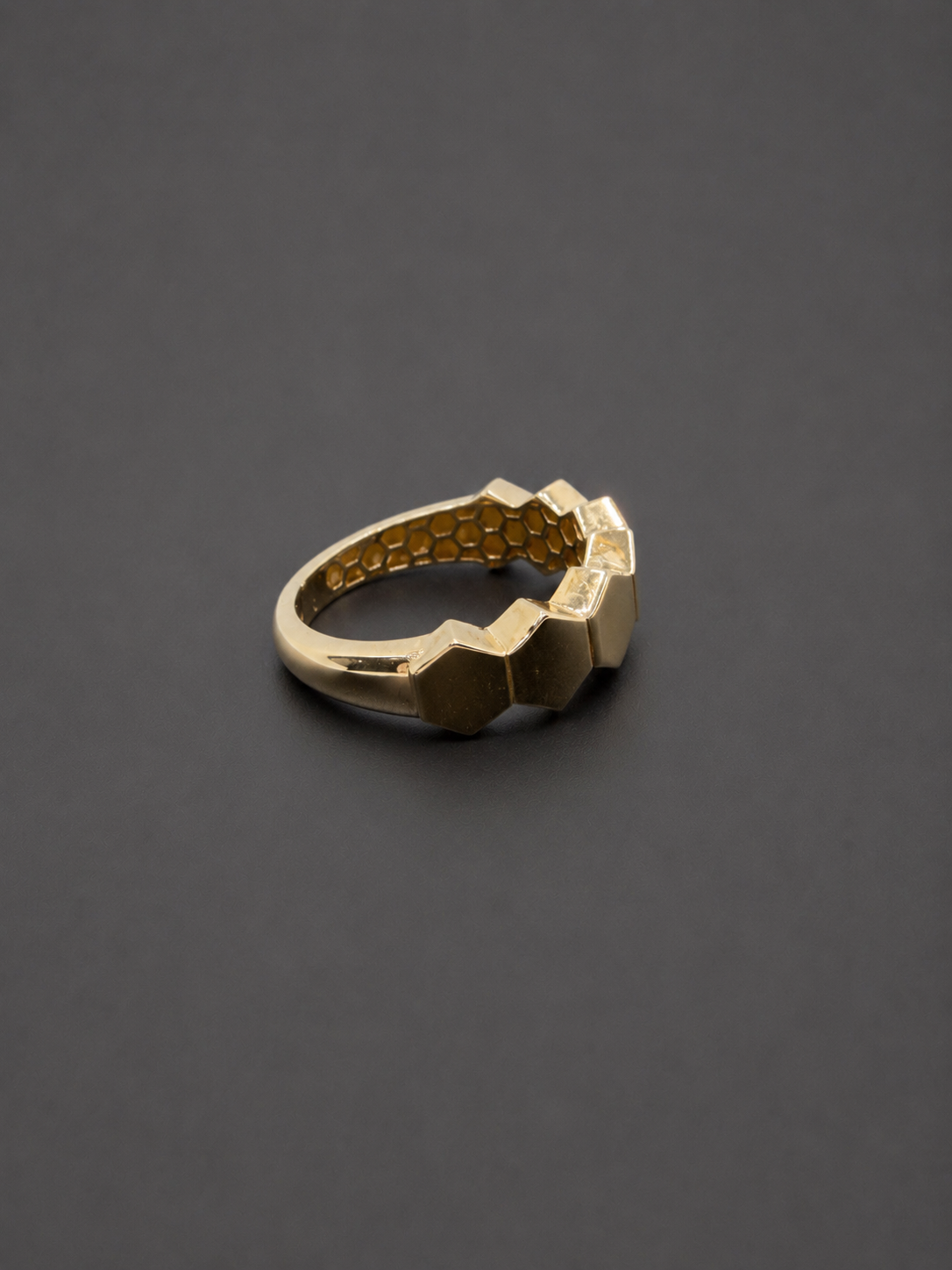 18k-gold-honeycomb-ring-07