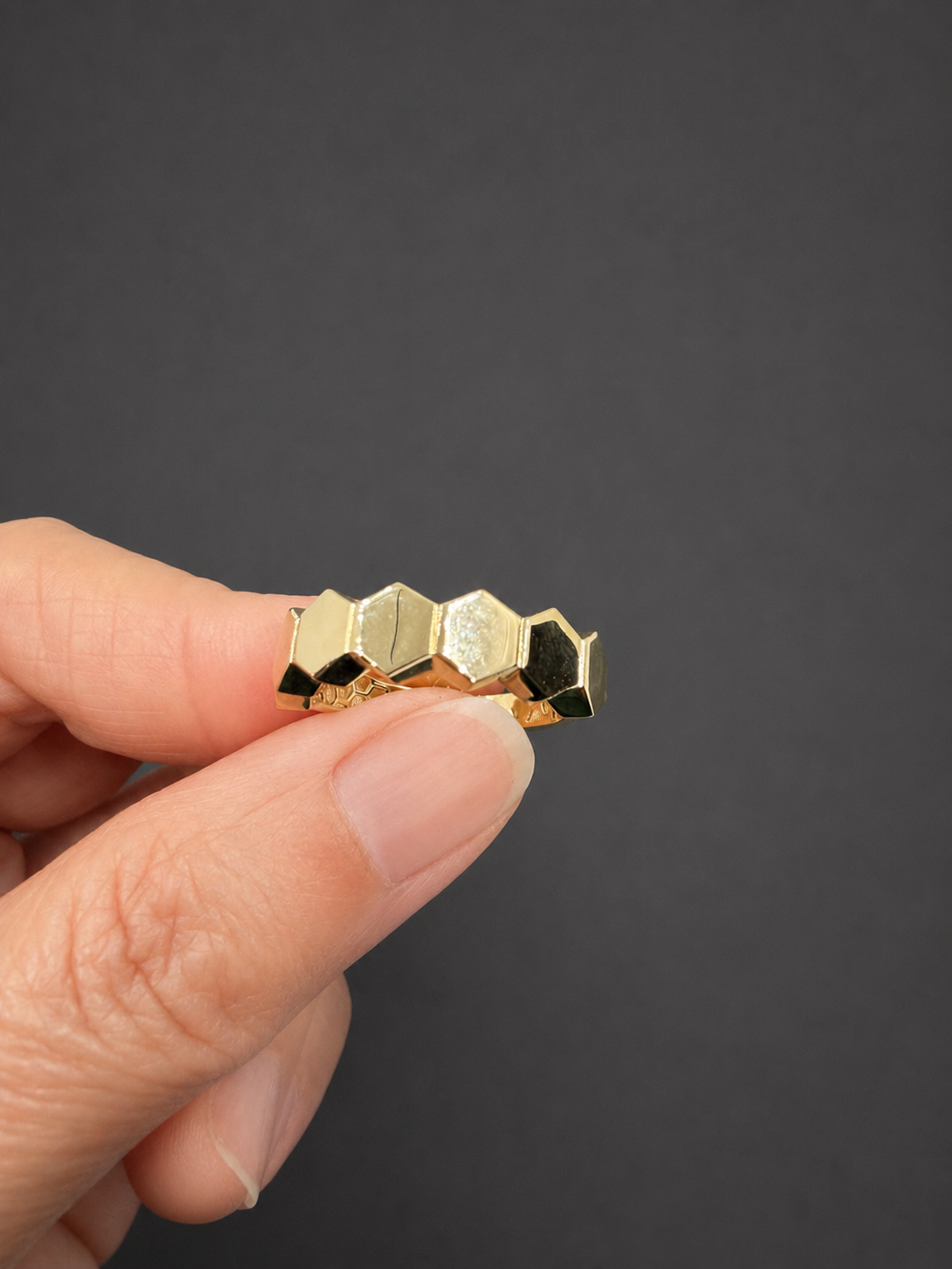 18k-gold-honeycomb-ring-08