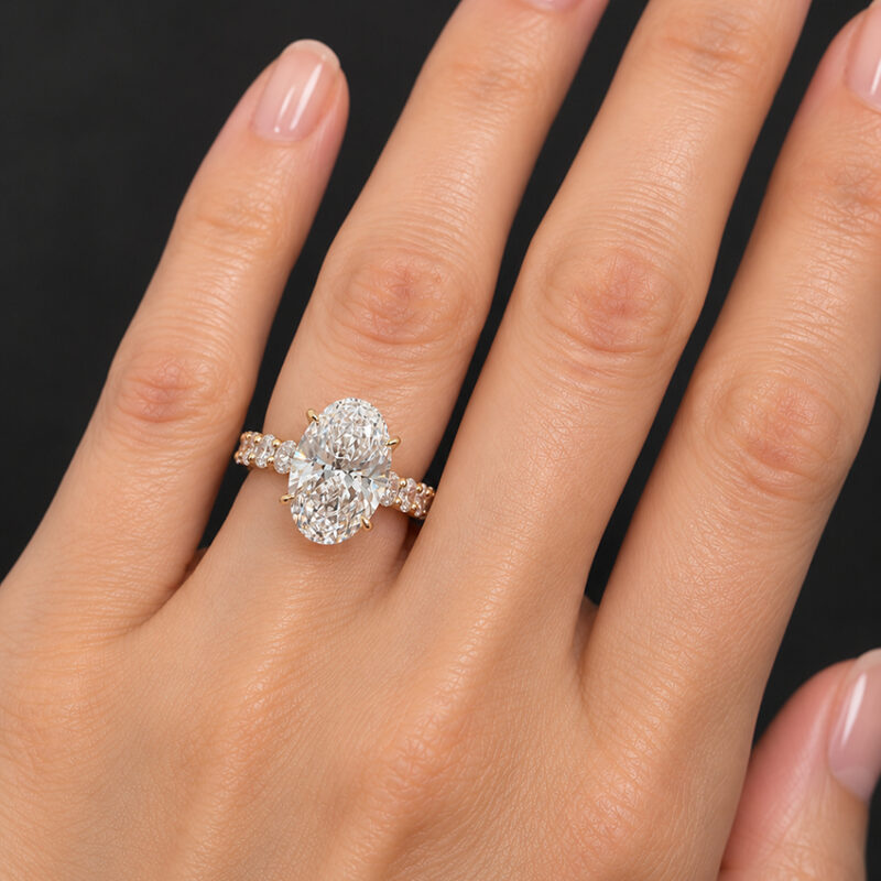 oval-diamond-with-pave