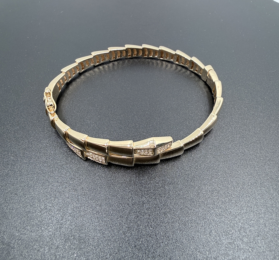 18K-Gold-Serpentine-Snake-Bangle-01