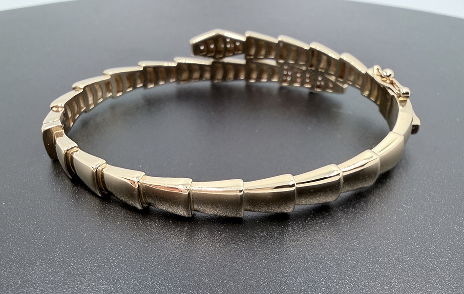 18K-Gold-Serpentine-Snake-Bangle-03