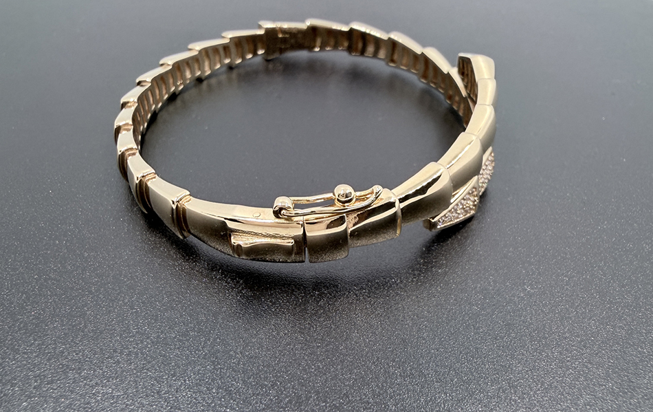 18K-Gold-Serpentine-Snake-Bangle-05