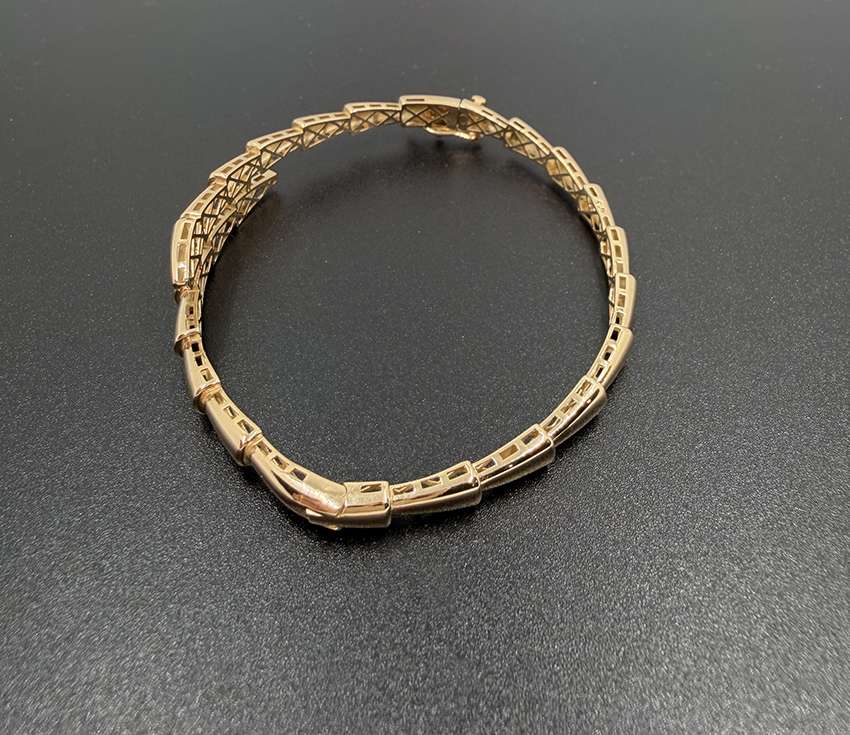 18k-gold-snake-bangle-02
