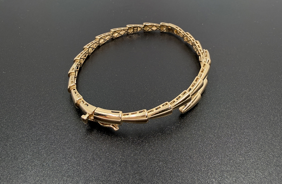 18k-gold-snake-bangle-04