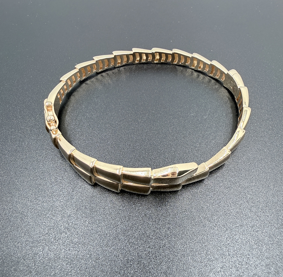 18k-gold-snake-serpentine-bangle-05