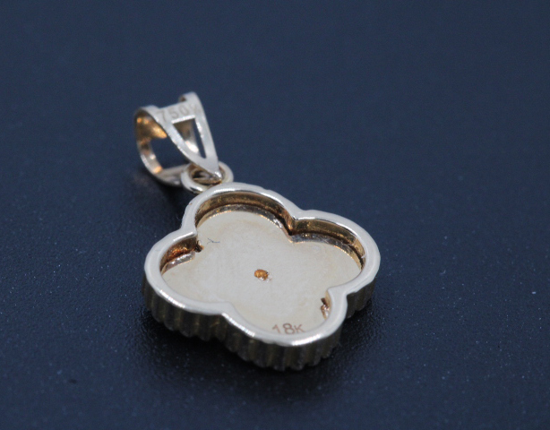 flower-18k-gold-pendant-02