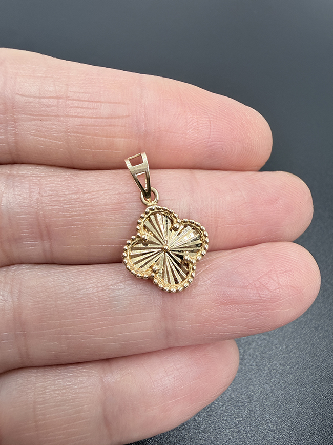 flower-18k-gold-pendant-05
