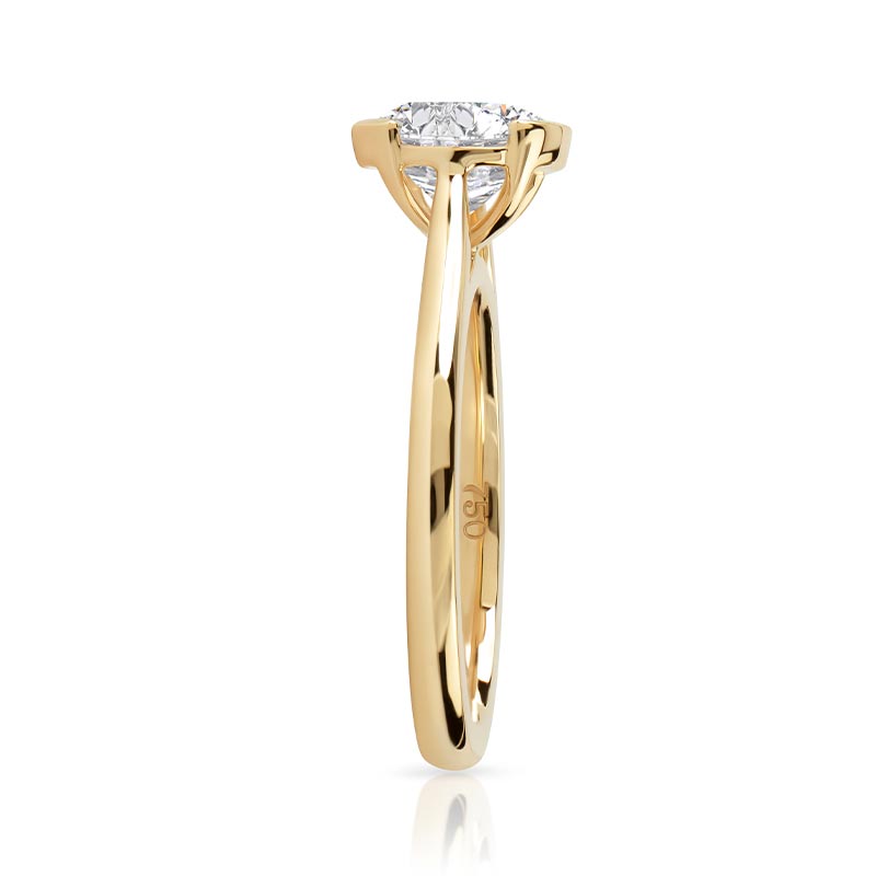 round-lab-diamond-half-bezel-18k-yellow-gold-03